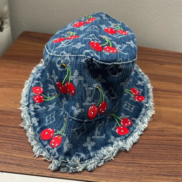 Louis Vuitton x Takashi
Murakami denim cerise bucket hat - Picture 3 of 4